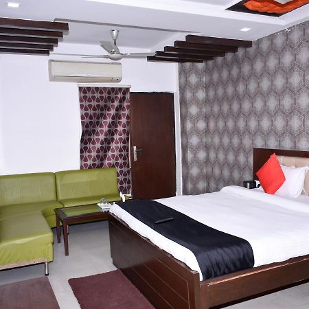 Hotel Flora Inn Gurgaon Esterno foto