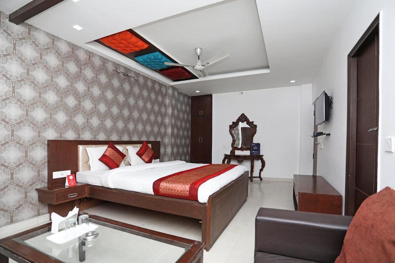 Hotel Flora Inn Gurgaon Esterno foto